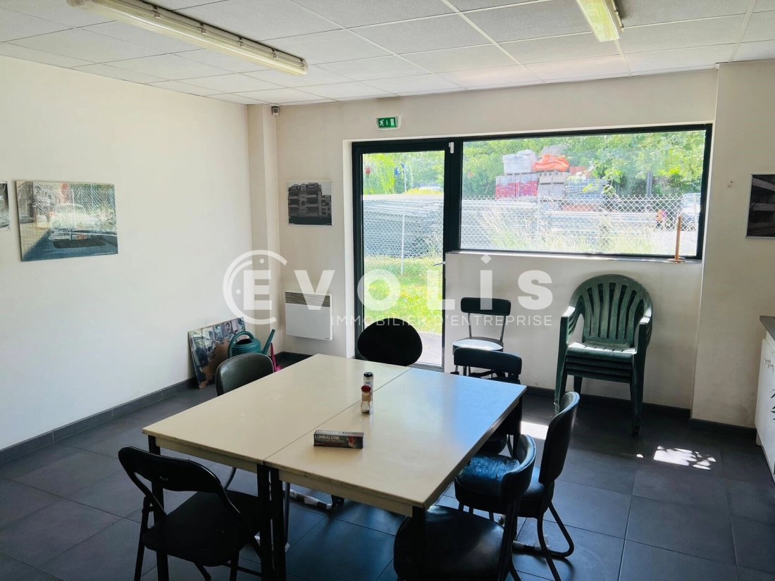 Photo 5 – location Entrepôts / activités	SAINT PIERRE DU PERRAY (91280)