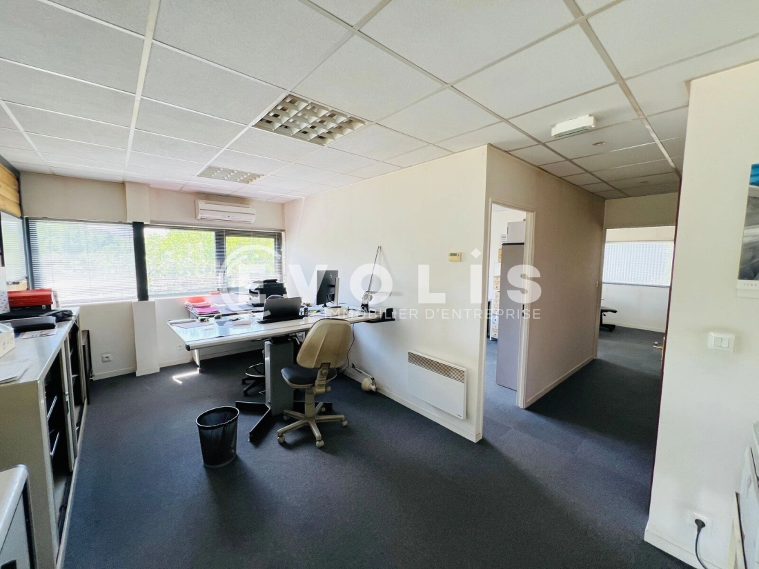Photo 6 – location Entrepôts / activités	SAINT PIERRE DU PERRAY (91280)