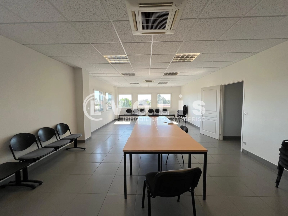 Photo 4 – location Entrepôts / activités	BELLEVILLE-EN-BEAUJOLAIS (69220)