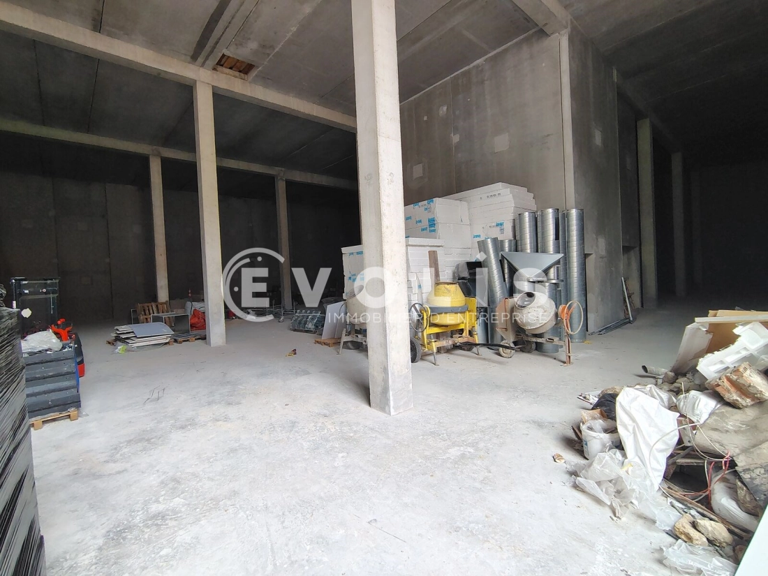 Photo 2 – location Entrepôts / activités	ROMAINVILLE (93230)