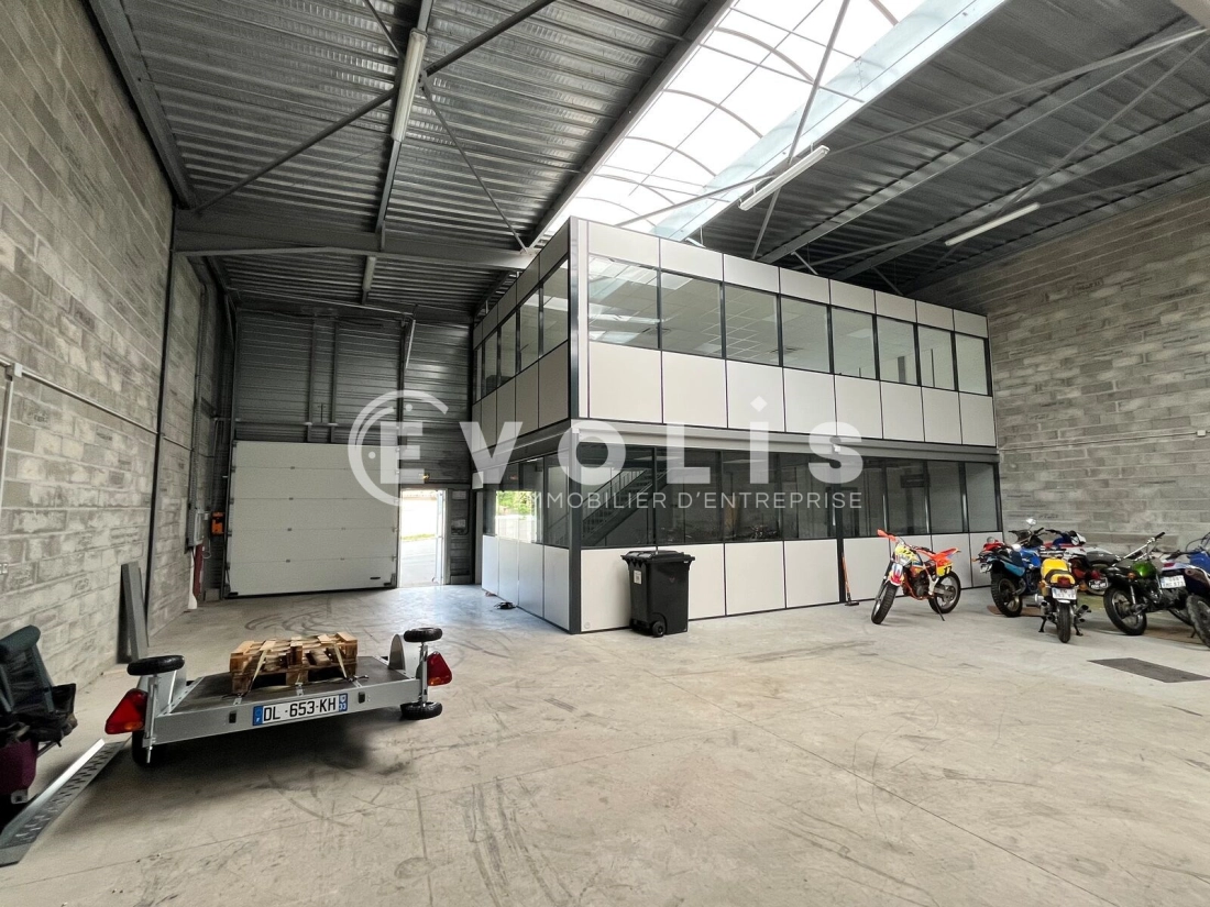 Photo 3 – location Entrepôts / activités	YVRAC (33370)