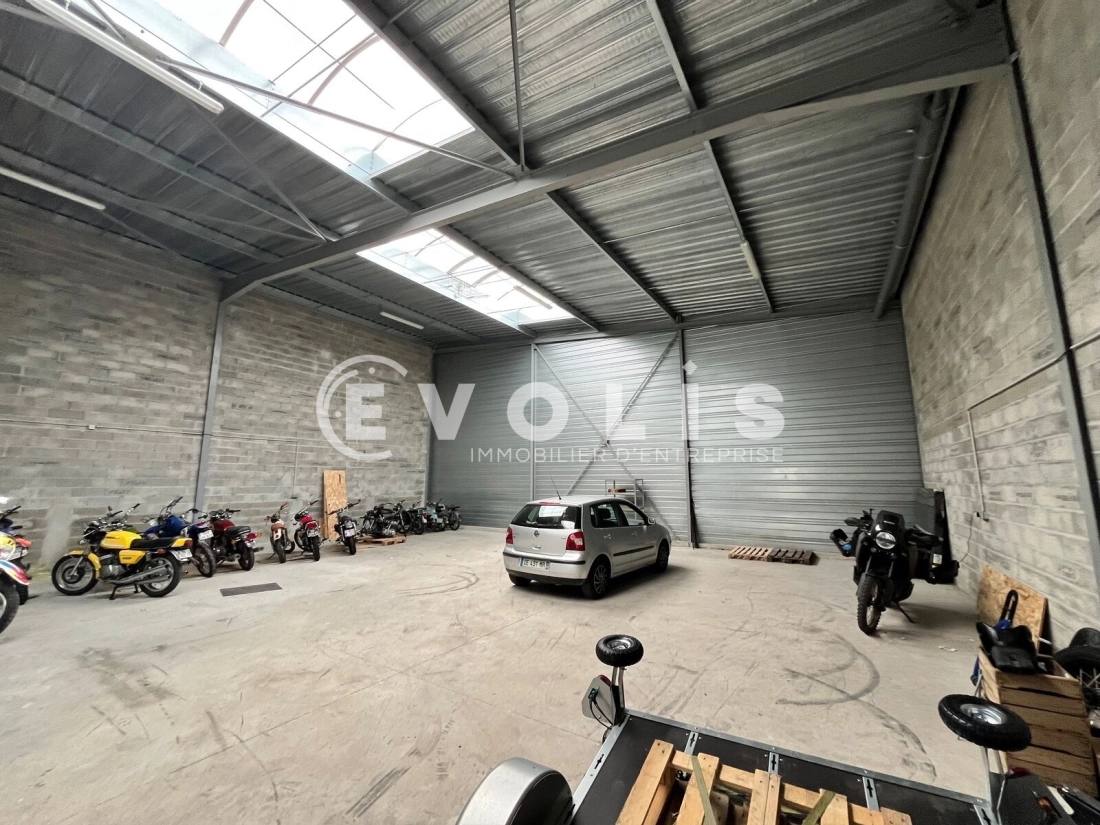 Photo 6 – location Entrepôts / activités	YVRAC (33370)