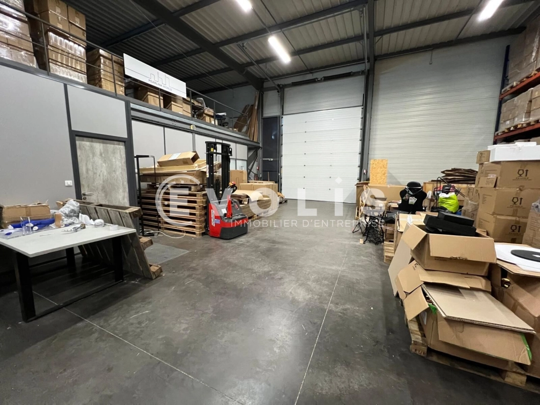 Photo 2 – location Entrepôts / activités	VILLEFRANCHE SUR SAONE (69400)