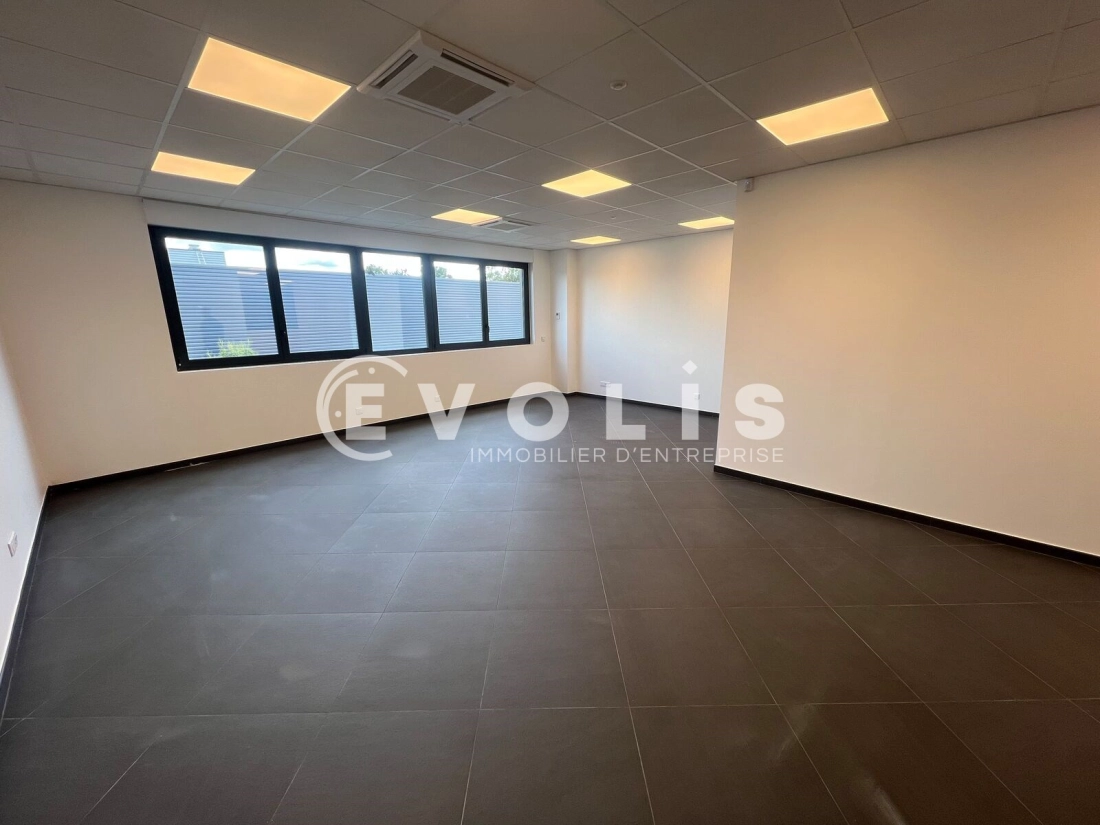 Photo 1 – location bureaux	SAINT PIERRE DU PERRAY (91280)