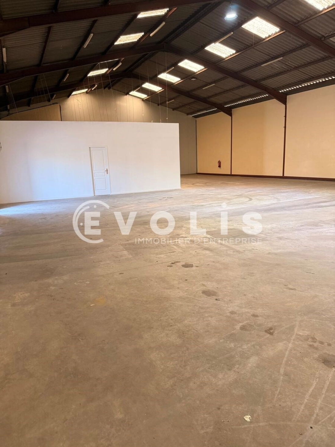 Photo 4 – location Entrepôts / activités	SORGUES (84700)