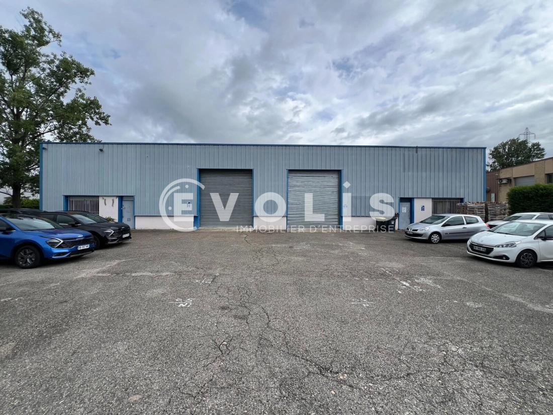Photo 1 – location Entrepôts / activités	VAULX EN VELIN (69120)