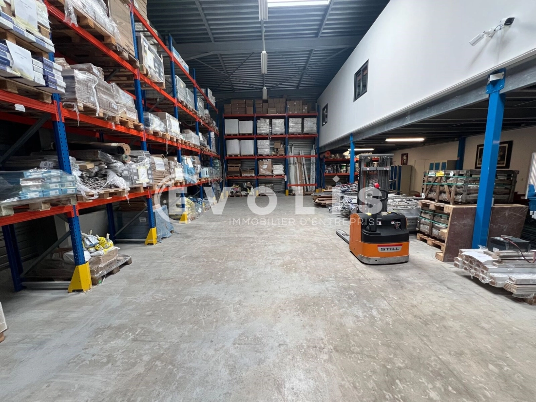 Photo 1 – vente Entrepôts / activités	SAVIGNY LE TEMPLE (77176)