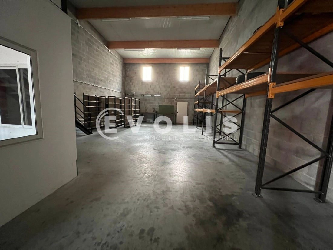 Photo 11 – location Entrepôts / activités	SAINT LAURENT DE MURE (69720)