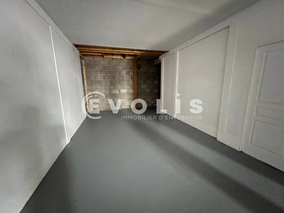 Photo 3 – location Entrepôts / activités	SAINT LAURENT DE MURE (69720)