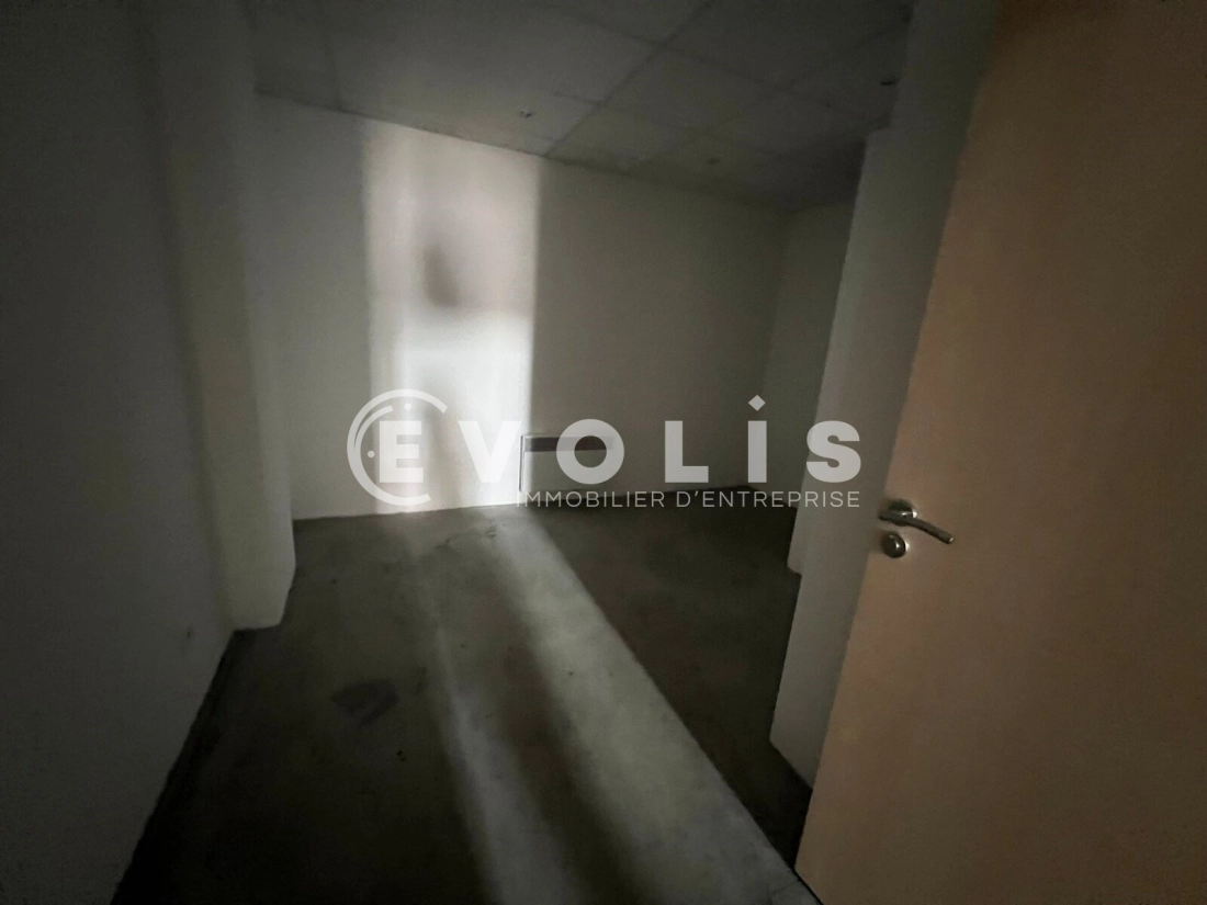 Photo 5 – location Entrepôts / activités	SAINT LAURENT DE MURE (69720)