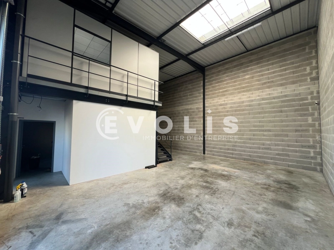 Photo 3 – location Entrepôts / activités	GENAY (69730)