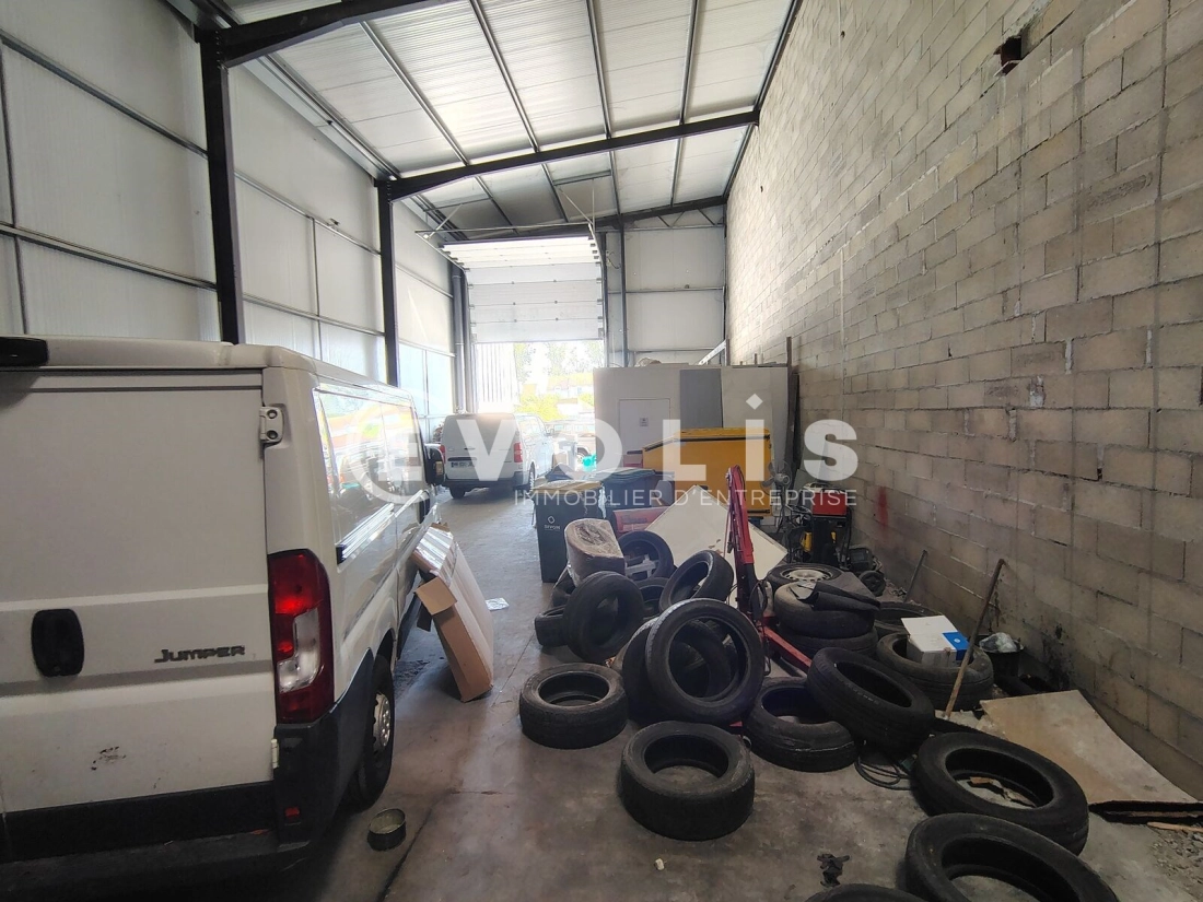 Photo 6 – location Entrepôts / activités	SANTENY (94440)