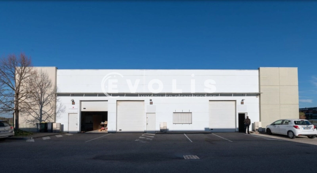 Photo 1 – location Entrepôts / activités	RILLIEUX LA PAPE (69140)
