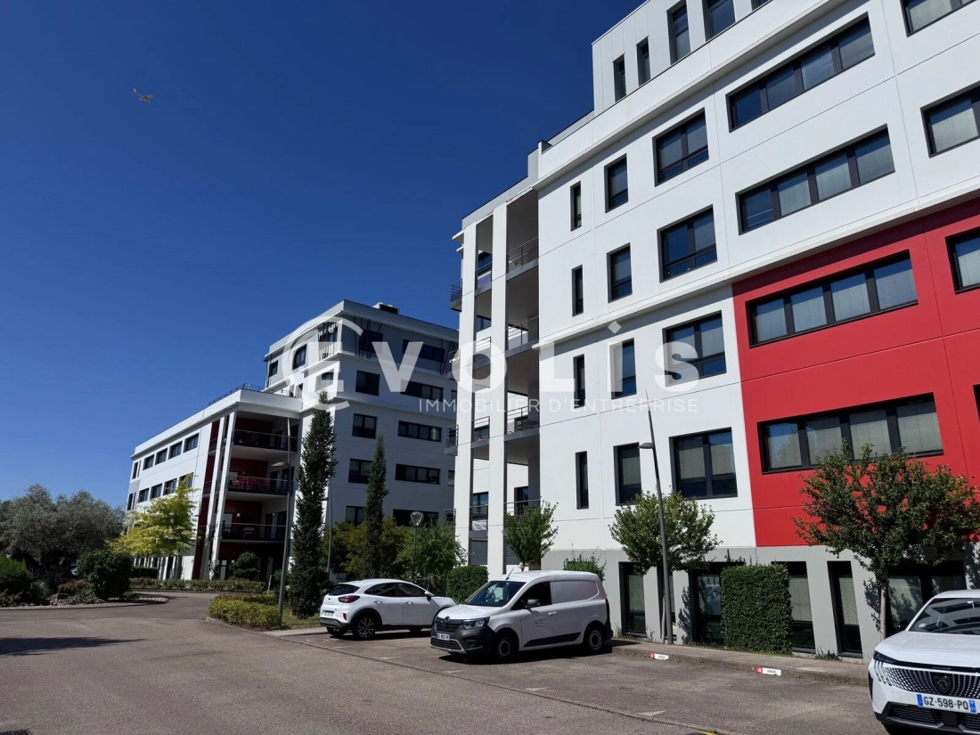 Photo 9 – location bureaux	ST PRIEST (69800)