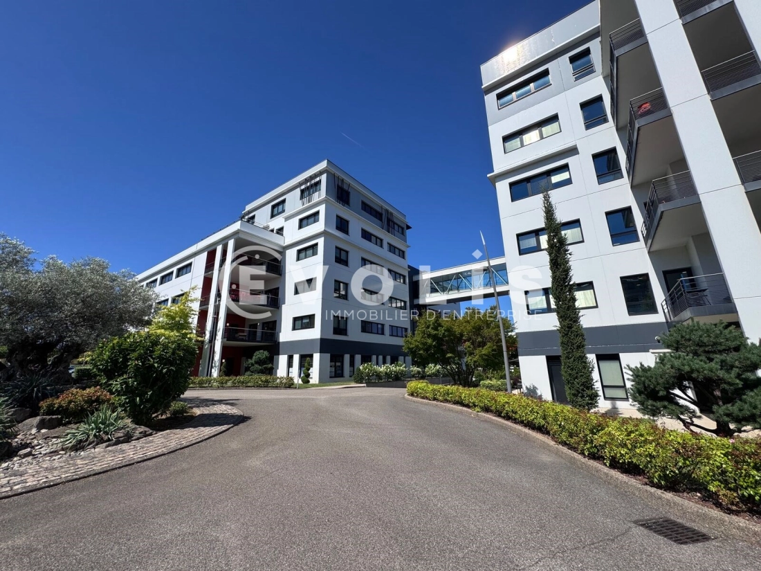 Photo 10 – location bureaux	ST PRIEST (69800)
