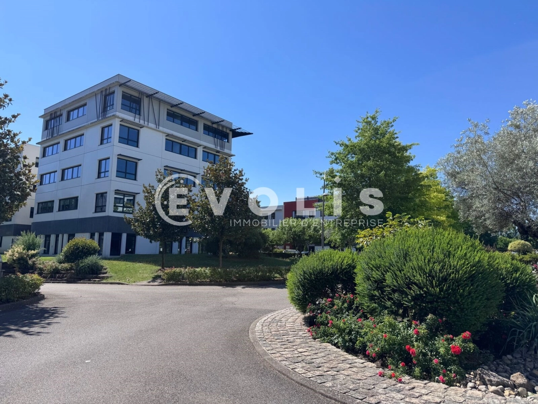 Photo 11 – location bureaux	ST PRIEST (69800)