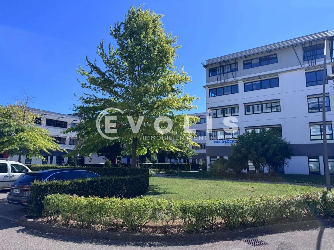 Photo 12 – location bureaux	ST PRIEST (69800)