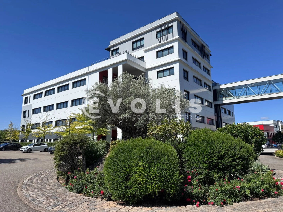 Photo 13 – location bureaux	ST PRIEST (69800)