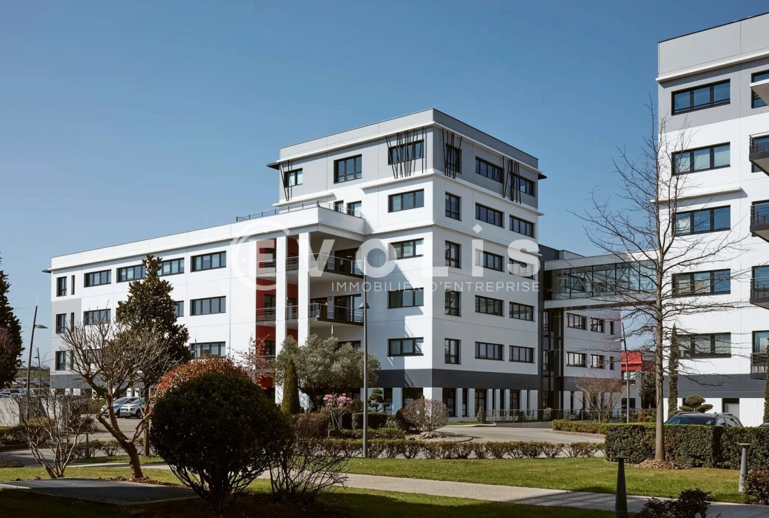 Photo 6 – location bureaux	ST PRIEST (69800)