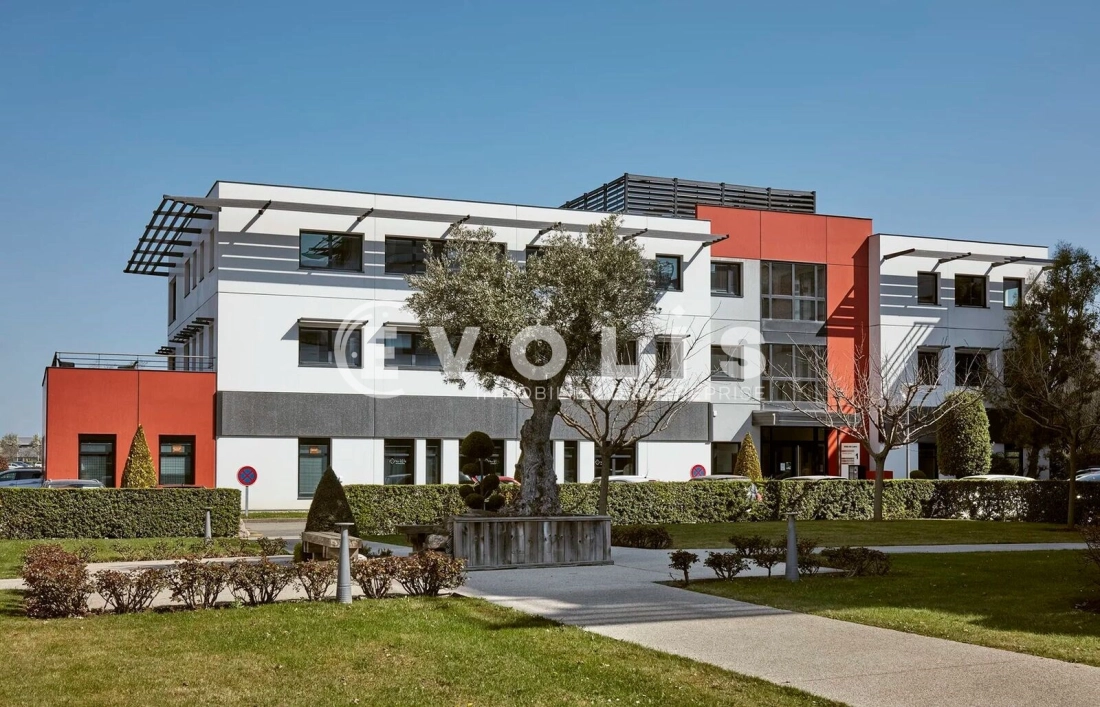 Photo 7 – location bureaux	ST PRIEST (69800)