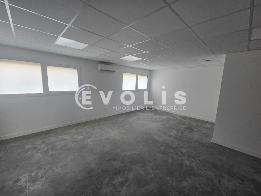 Photo 5 – location Entrepôts / activités	SAINT GERMAIN LES ARPAJON (91180)