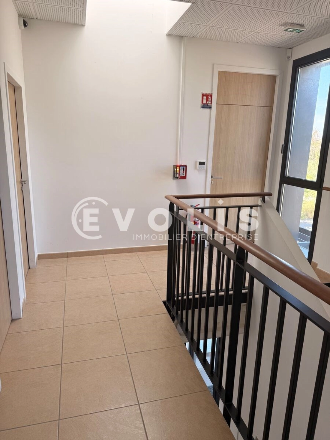 Photo 5 – location Entrepôts / activités	ARLES (13200)