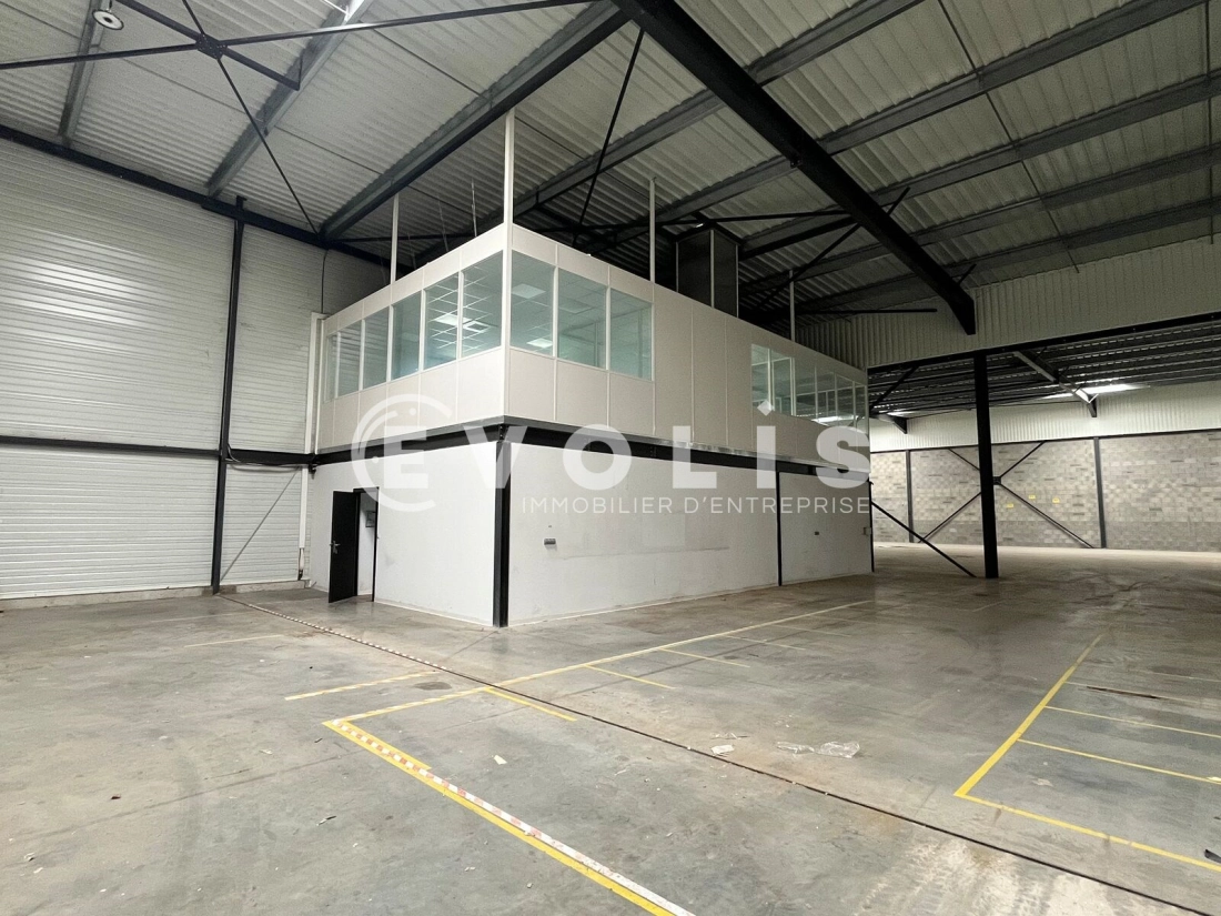 Photo 2 – location Entrepôts / activités	AMBARES ET LAGRAVE (33440)