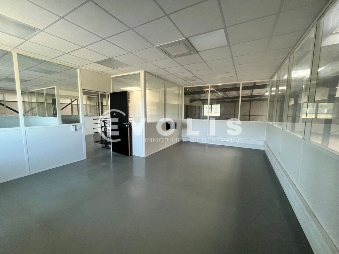 Photo 5 – location Entrepôts / activités	AMBARES ET LAGRAVE (33440)