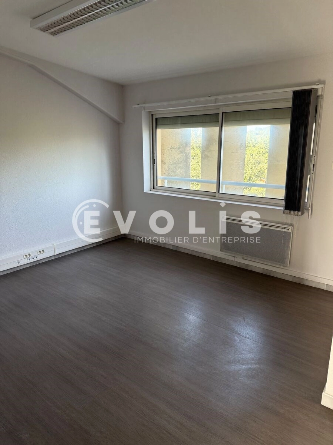 Photo 3 – location Entrepôts / activités	BEDARRIDES (84370)