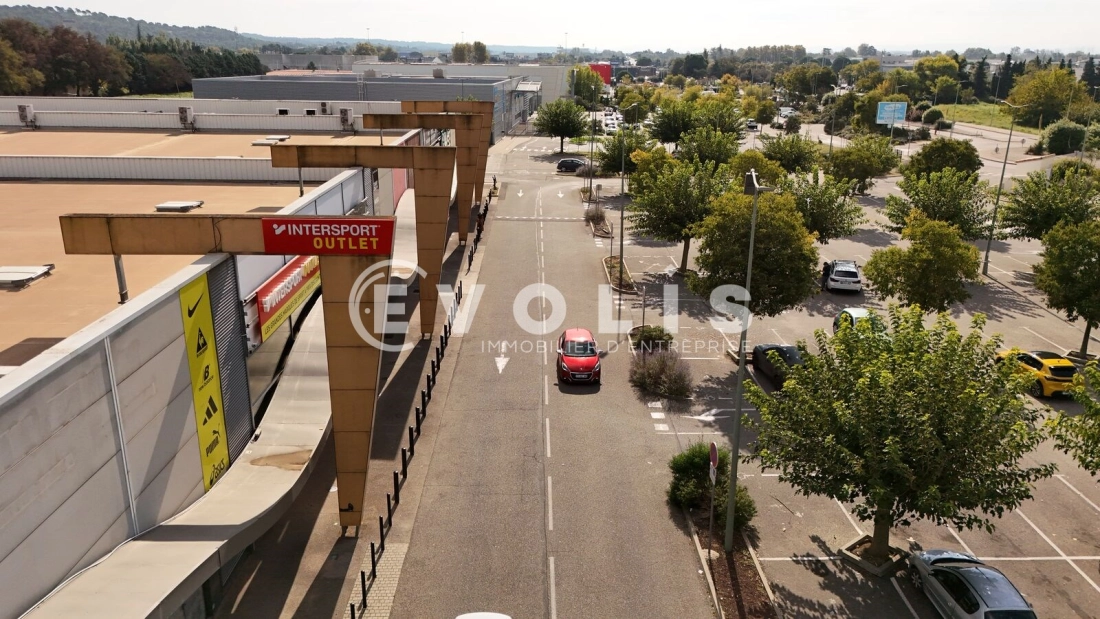 Photo 1 – location Locaux commerciaux	SORGUES (84700)