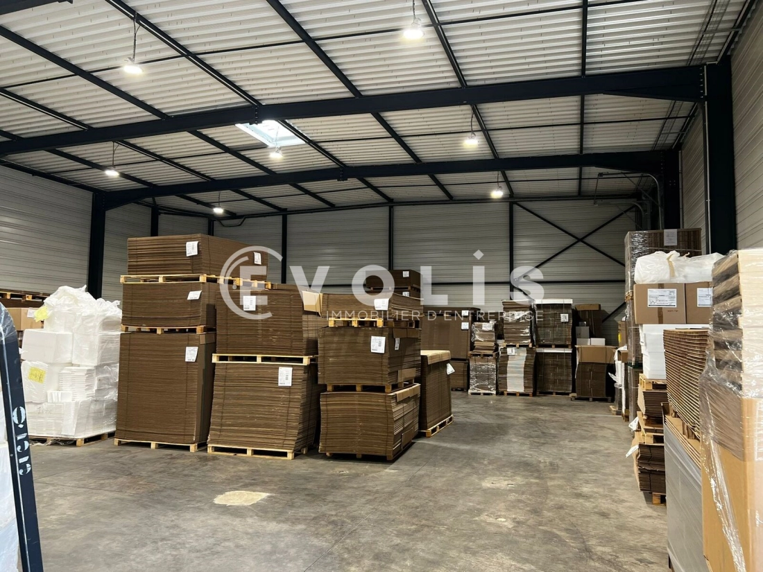 Photo 3 – location Entrepôts / activités	MONTMERLE SUR SAONE (01090)