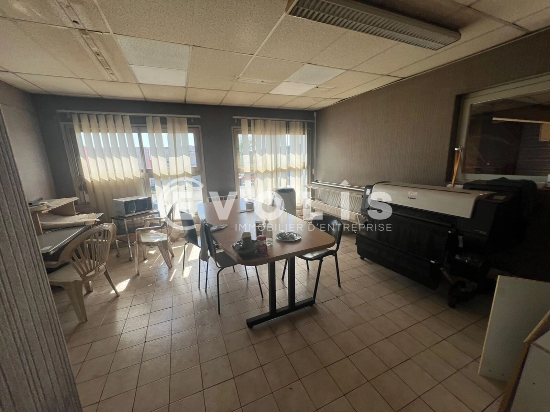 Photo 8 – vente Entrepôts / activités	GENAS (69740)