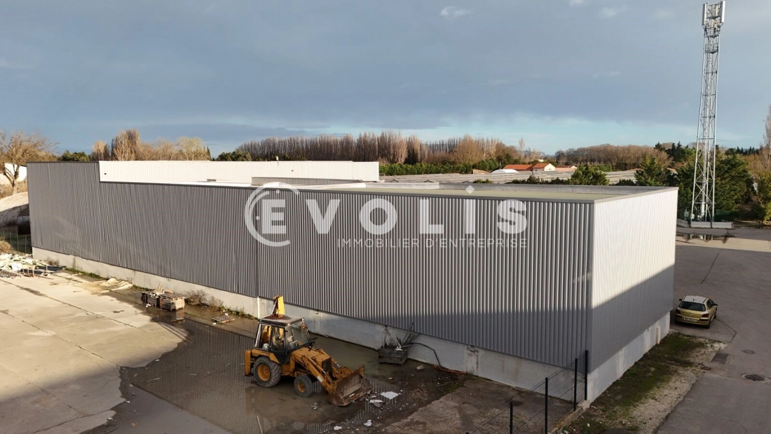 Photo 2 – vente Entrepôts / activités	VERQUIERES (13670)