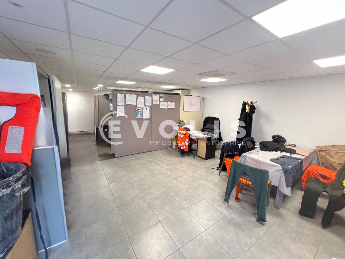 Photo 4 – location Entrepôts / activités	SAINT PRIEST (69800)