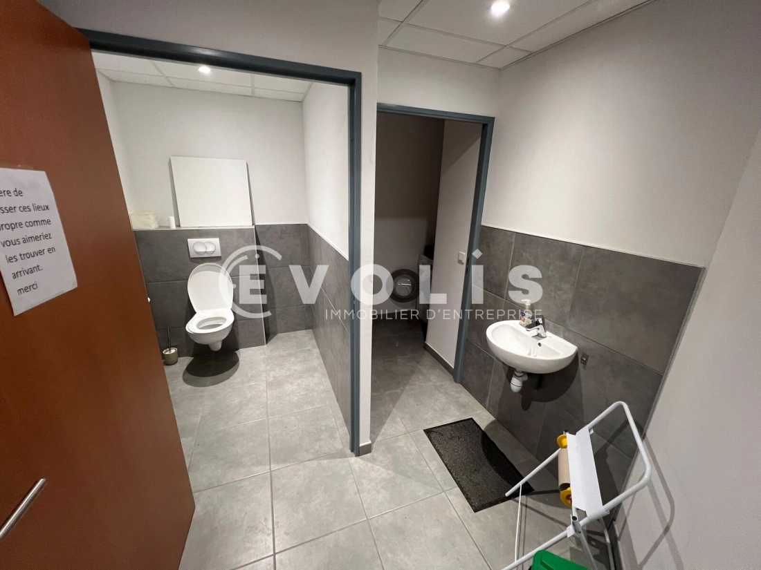 Photo 5 – location Entrepôts / activités	SAINT PRIEST (69800)