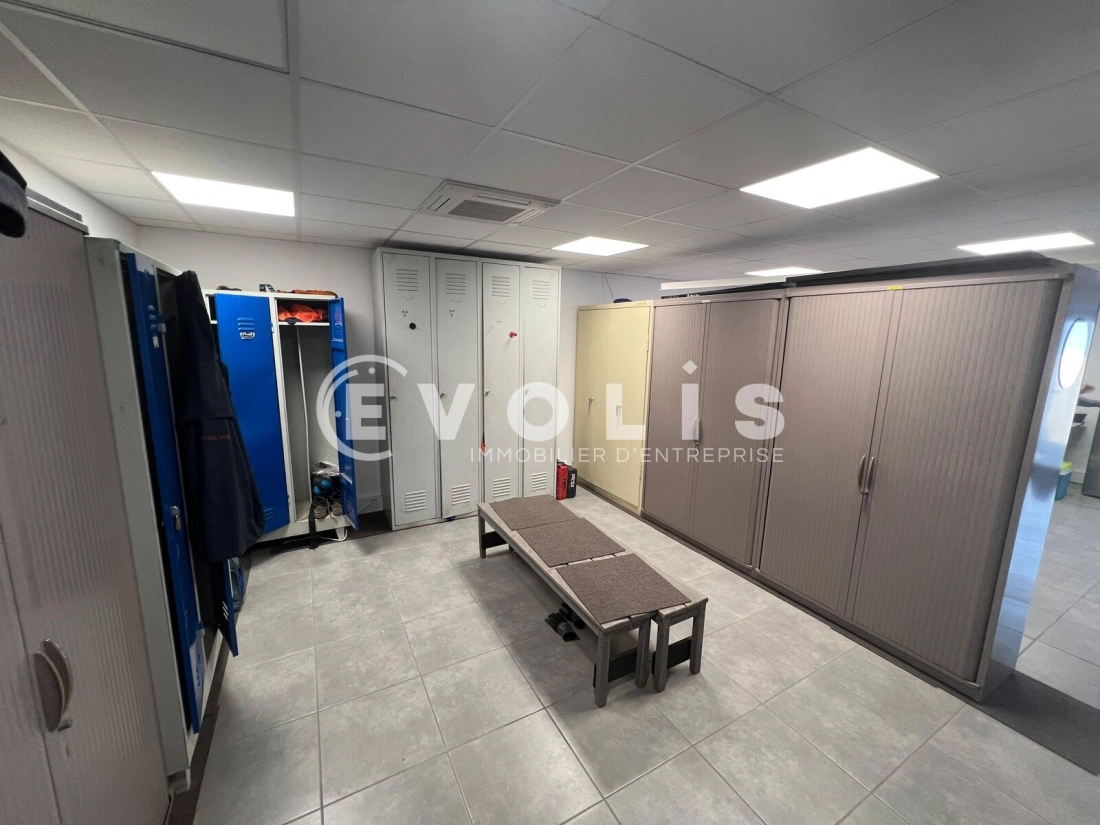 Photo 6 – location Entrepôts / activités	SAINT PRIEST (69800)