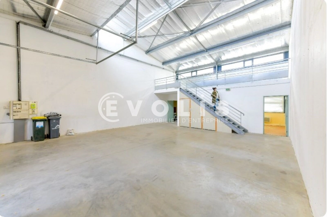 Photo 2 – location Entrepôts / activités	LYON (69008)