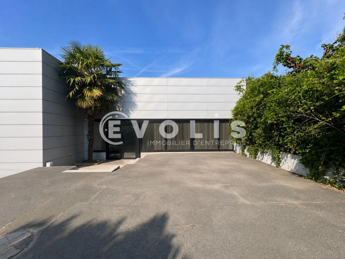 Photo 2 – location Entrepôts / activités	SAINT MAUR DES FOSSES (94100)