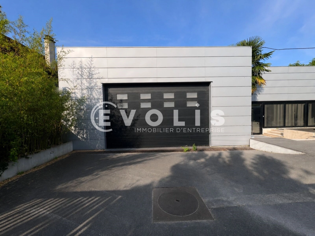 Photo 1 – location Entrepôts / activités	SAINT MAUR DES FOSSES (94100)