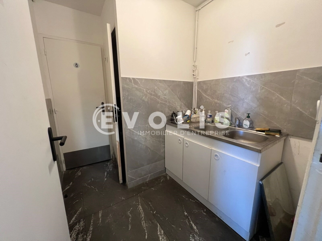 Photo 10 – location Entrepôts / activités	VAULX EN VELIN (69120)