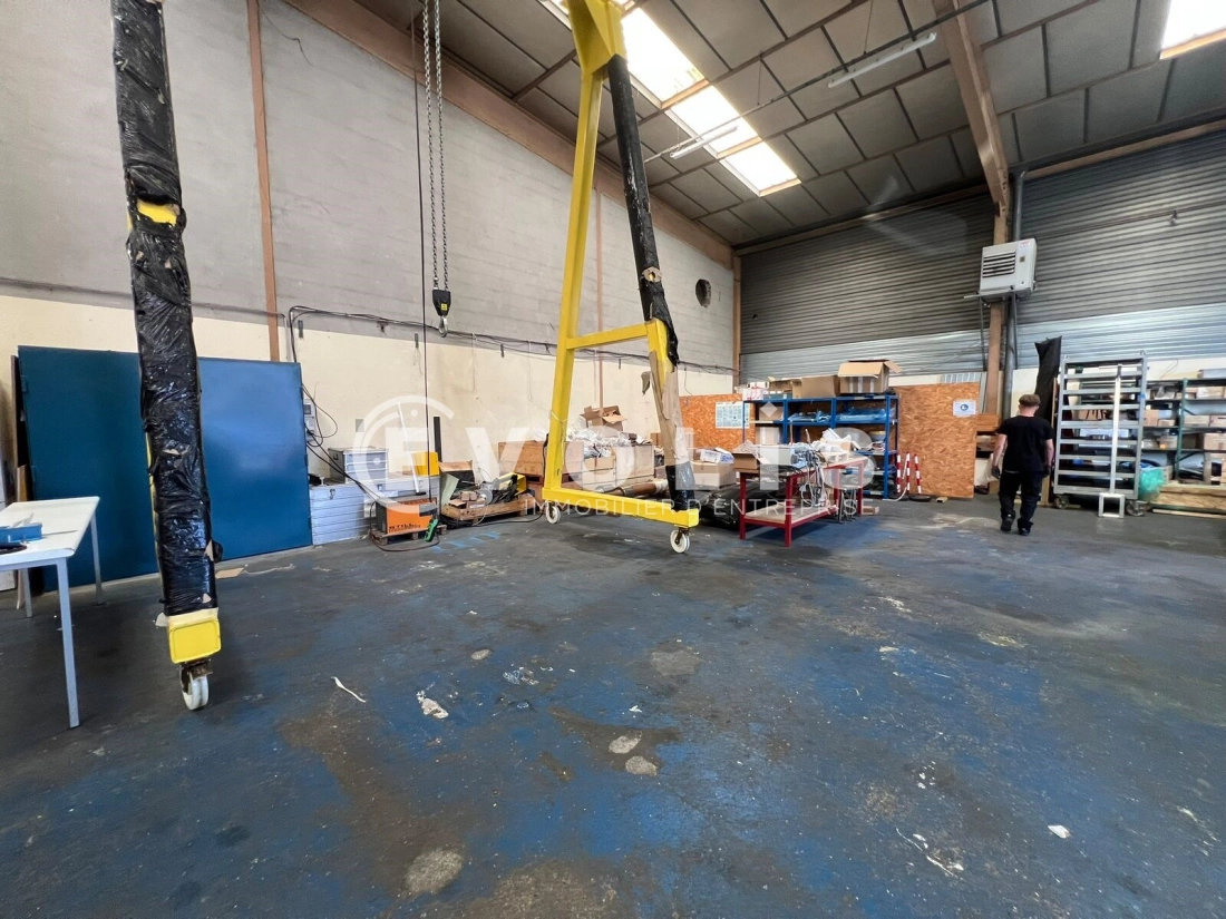 Photo 9 – location Entrepôts / activités	VAULX EN VELIN (69120)