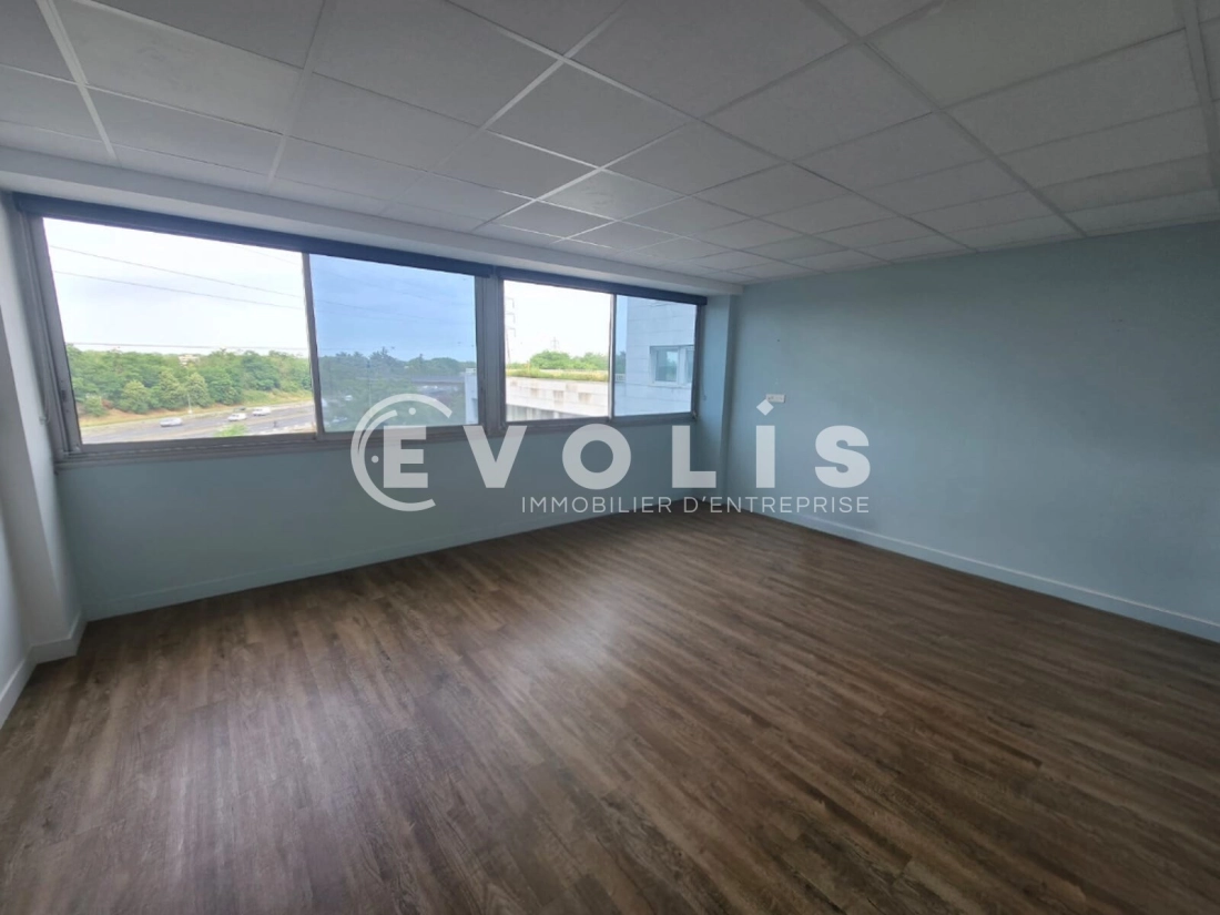 Photo 1 – location bureaux	EVRY COURCOURONNES (91000)