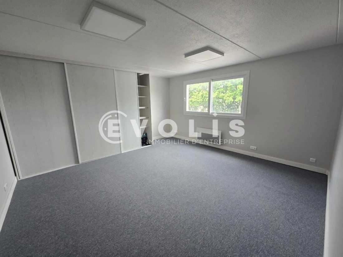 Photo 11 – location Entrepôts / activités	SAVIGNY SUR ORGE (91600)