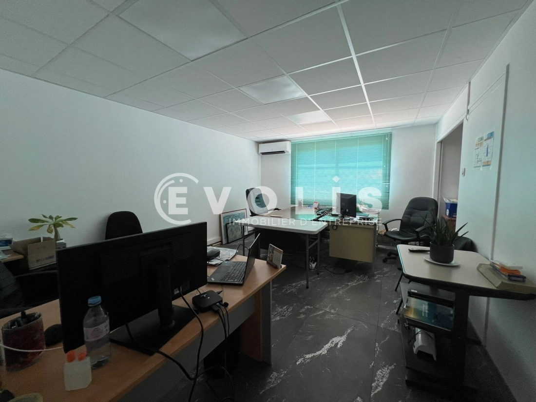 Photo 13 – location Entrepôts / activités	VAULX EN VELIN (69120)