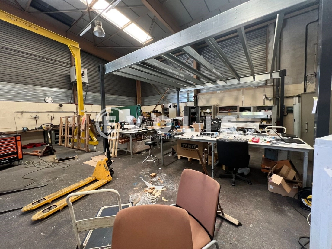 Photo 8 – location Entrepôts / activités	VAULX EN VELIN (69120)