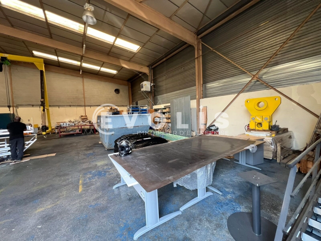 Photo 3 – location Entrepôts / activités	VAULX EN VELIN (69120)