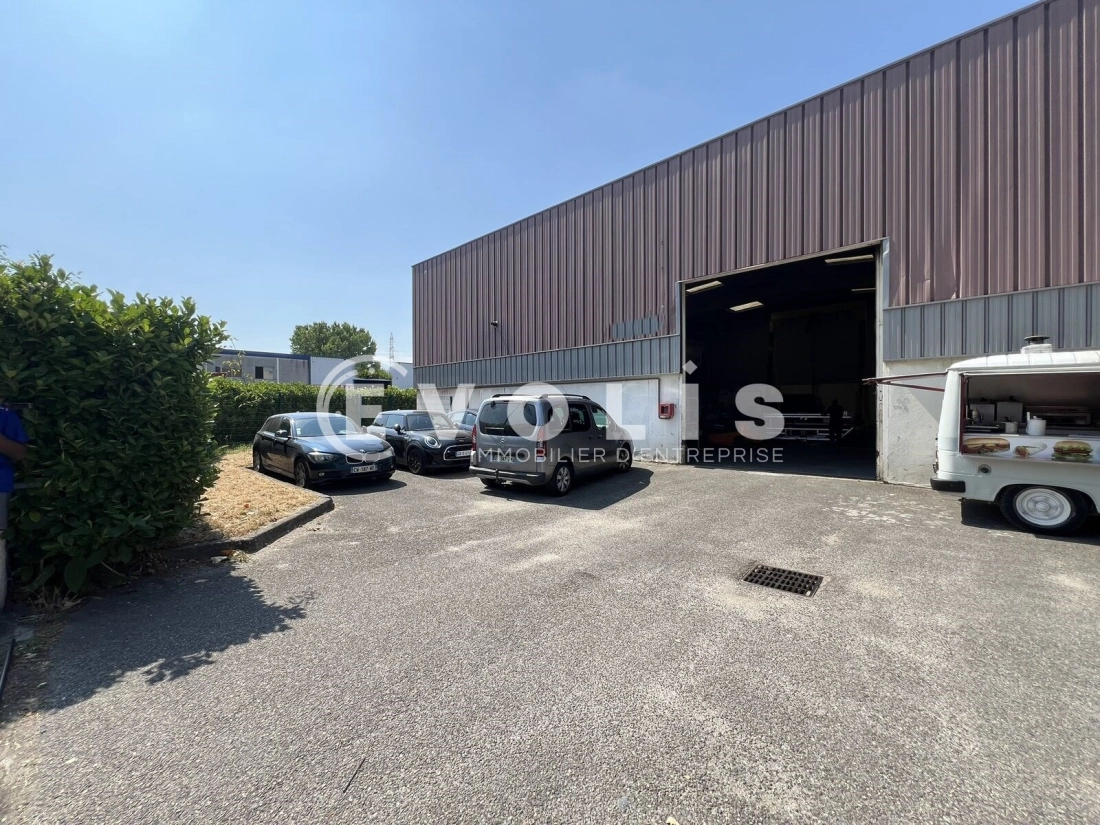 Photo 2 – location Entrepôts / activités	VAULX EN VELIN (69120)