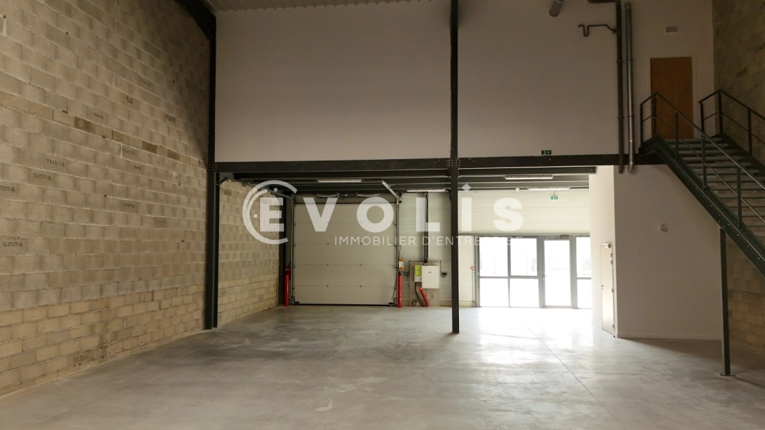Photo 3 – location Entrepôts / activités	PIERRELATTE (26700)