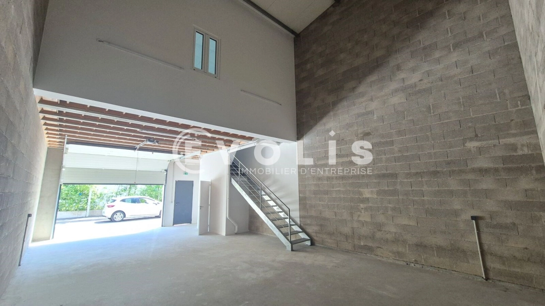 Photo 13 – location Entrepôts / activités	OZOIR LA FERRIERE (77330)