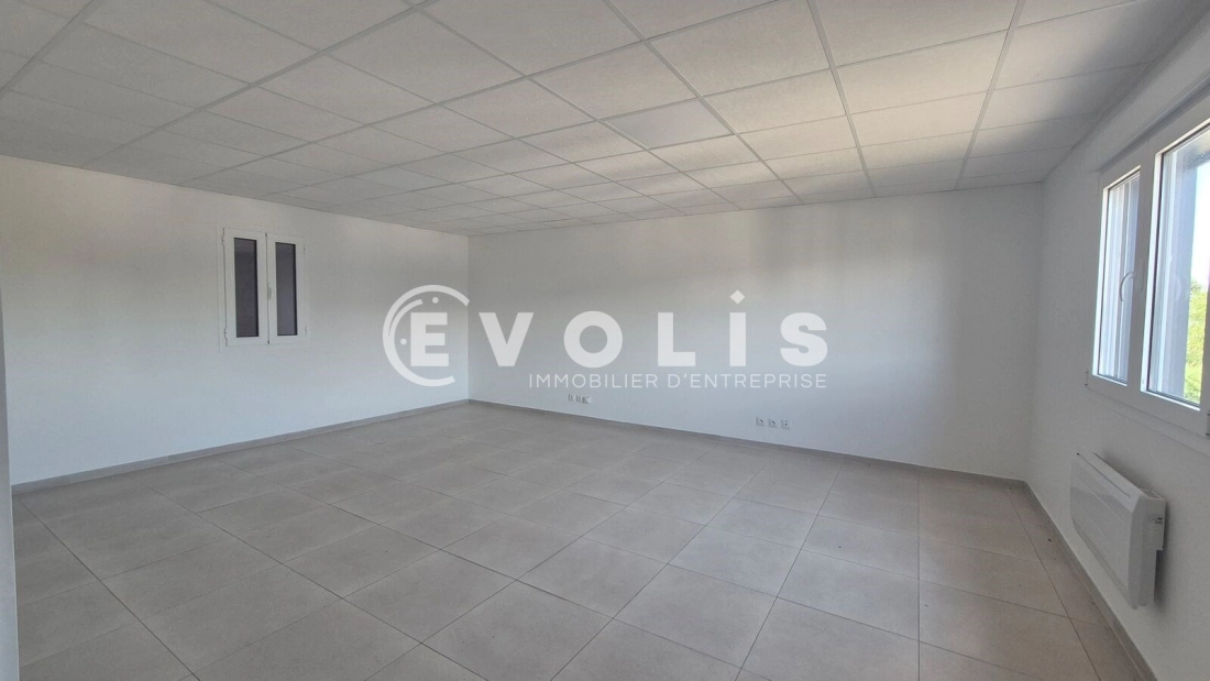 Photo 8 – location Entrepôts / activités	OZOIR LA FERRIERE (77330)